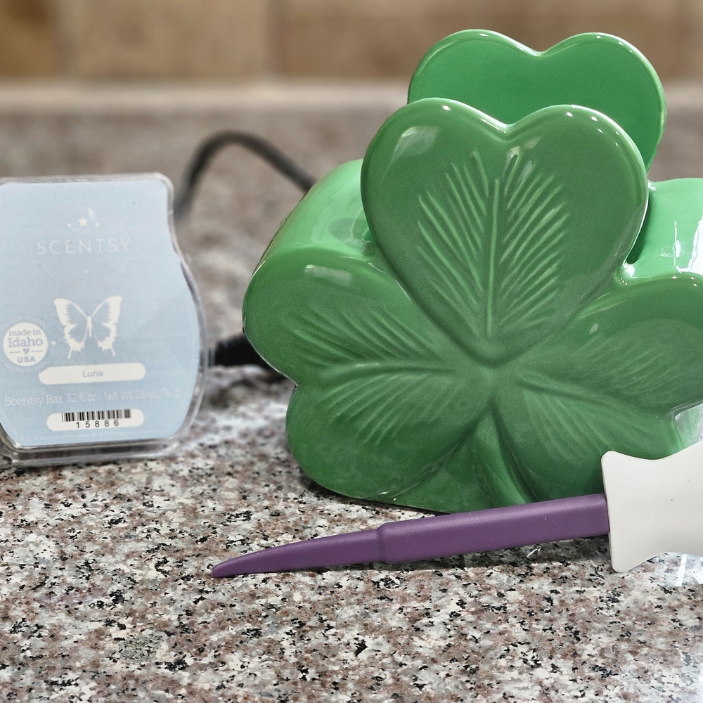 Green Clover Wax Warmer